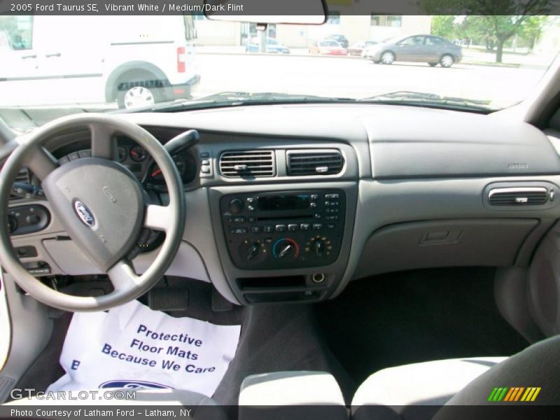 Vibrant White / Medium/Dark Flint 2005 Ford Taurus SE