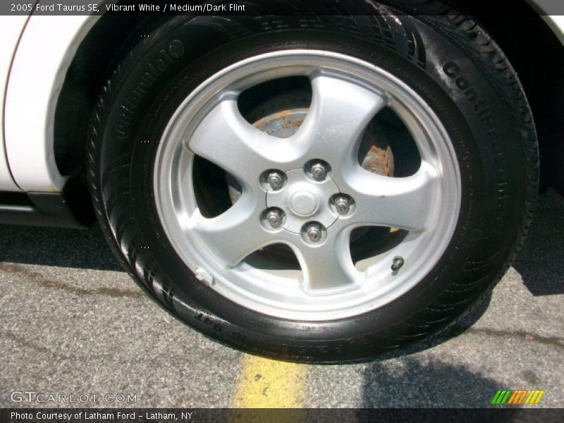 Vibrant White / Medium/Dark Flint 2005 Ford Taurus SE