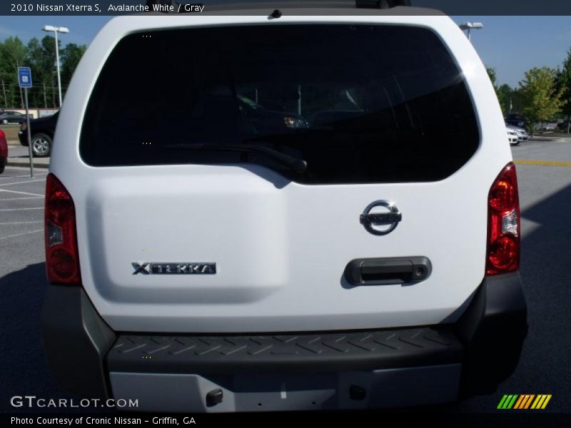 Avalanche White / Gray 2010 Nissan Xterra S