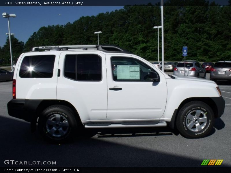 Avalanche White / Gray 2010 Nissan Xterra S