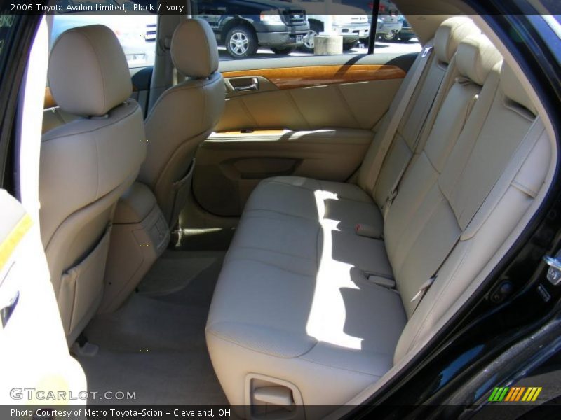 Black / Ivory 2006 Toyota Avalon Limited