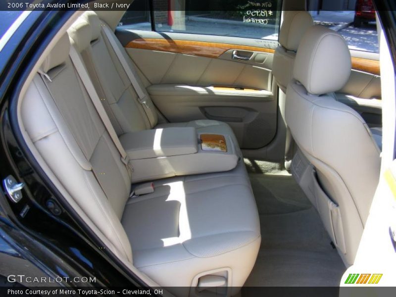 Black / Ivory 2006 Toyota Avalon Limited