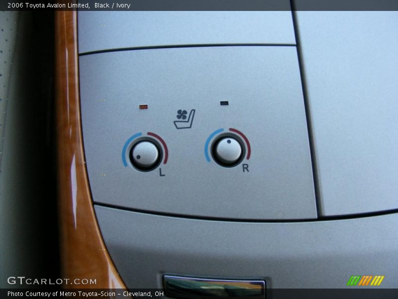 Black / Ivory 2006 Toyota Avalon Limited