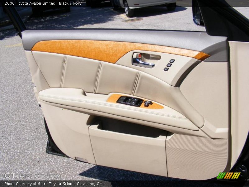 Black / Ivory 2006 Toyota Avalon Limited