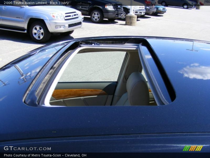 Black / Ivory 2006 Toyota Avalon Limited