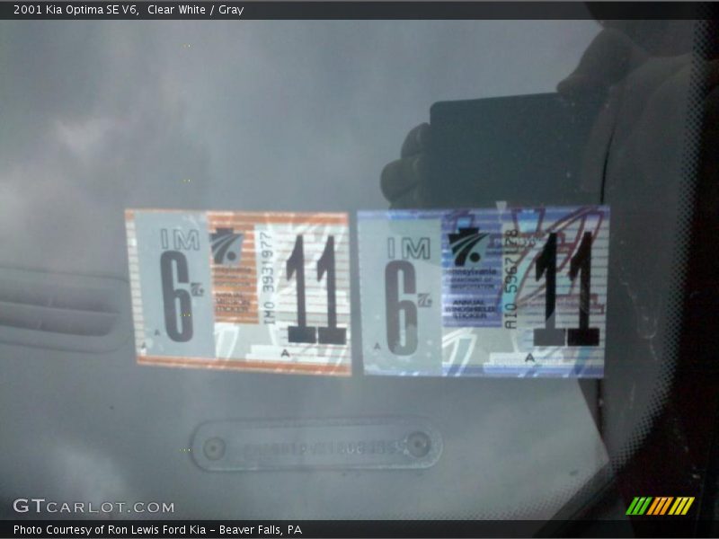 Clear White / Gray 2001 Kia Optima SE V6