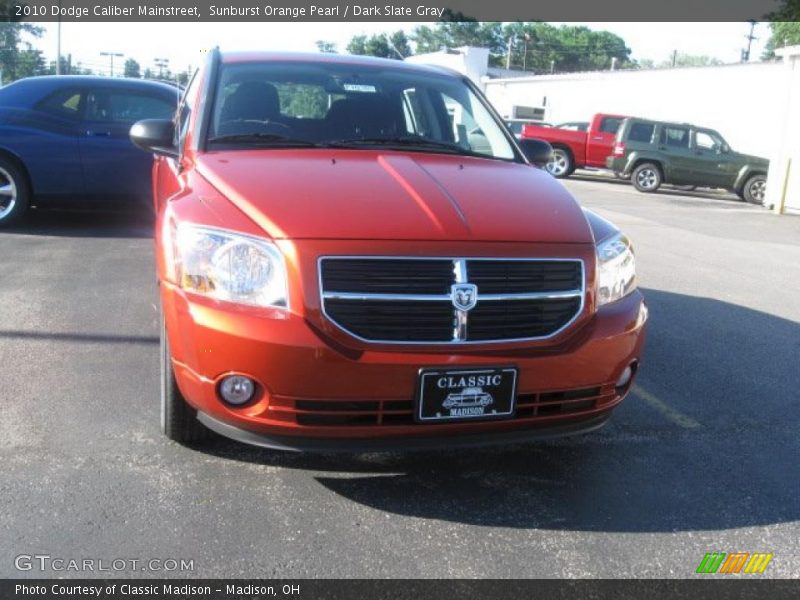 Sunburst Orange Pearl / Dark Slate Gray 2010 Dodge Caliber Mainstreet