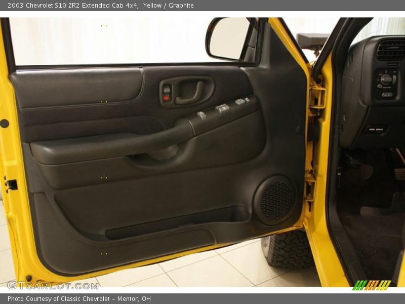 Yellow / Graphite 2003 Chevrolet S10 ZR2 Extended Cab 4x4