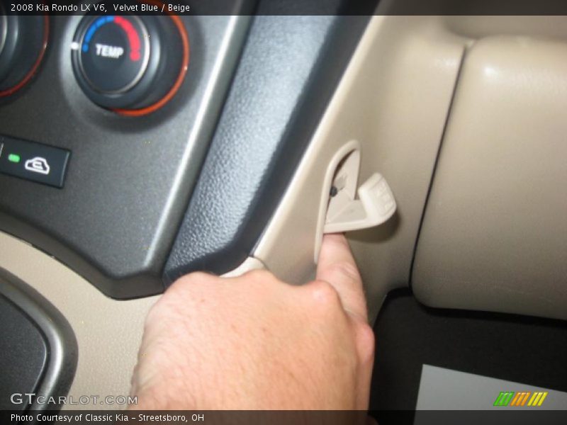 Velvet Blue / Beige 2008 Kia Rondo LX V6
