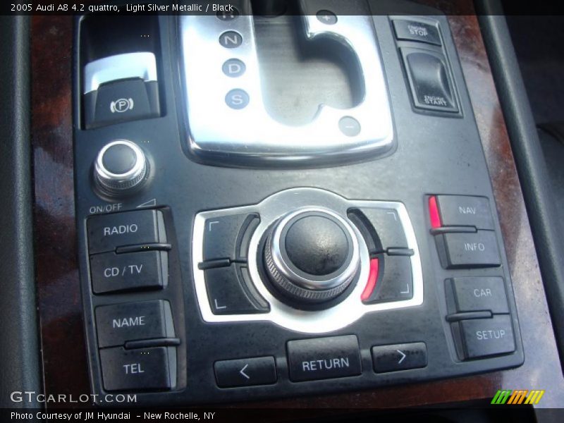 Light Silver Metallic / Black 2005 Audi A8 4.2 quattro