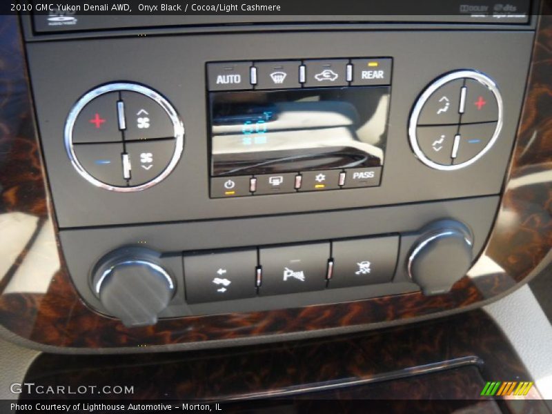 Onyx Black / Cocoa/Light Cashmere 2010 GMC Yukon Denali AWD