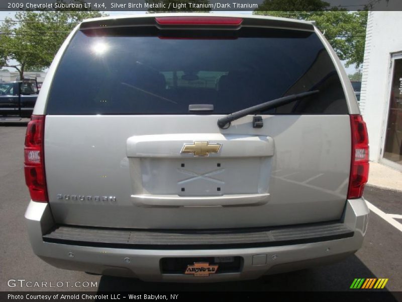 Silver Birch Metallic / Light Titanium/Dark Titanium 2009 Chevrolet Suburban LT 4x4
