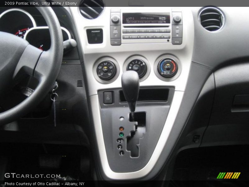 Ultra White / Ebony 2009 Pontiac Vibe