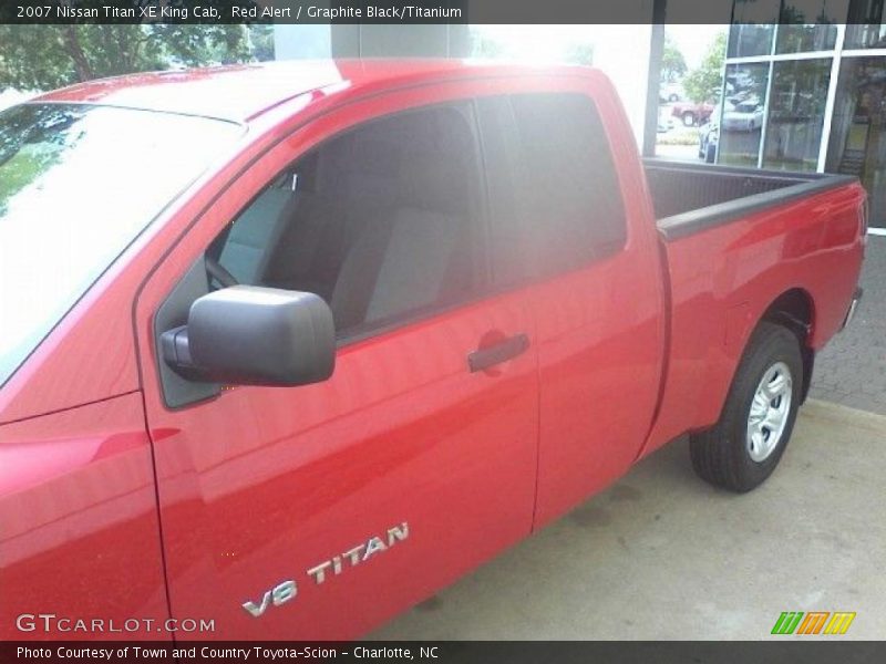 Red Alert / Graphite Black/Titanium 2007 Nissan Titan XE King Cab