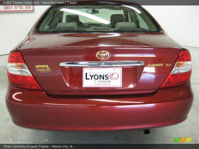 Salsa Red Pearl / Taupe 2002 Toyota Camry XLE
