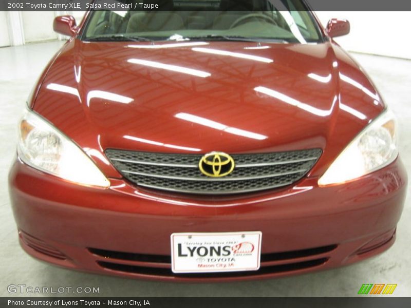 Salsa Red Pearl / Taupe 2002 Toyota Camry XLE