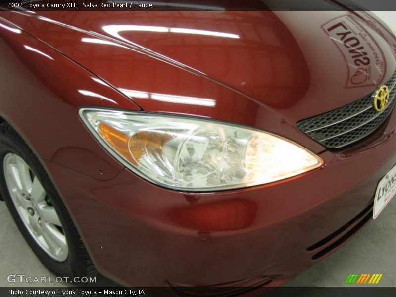 Salsa Red Pearl / Taupe 2002 Toyota Camry XLE