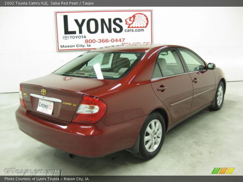 Salsa Red Pearl / Taupe 2002 Toyota Camry XLE