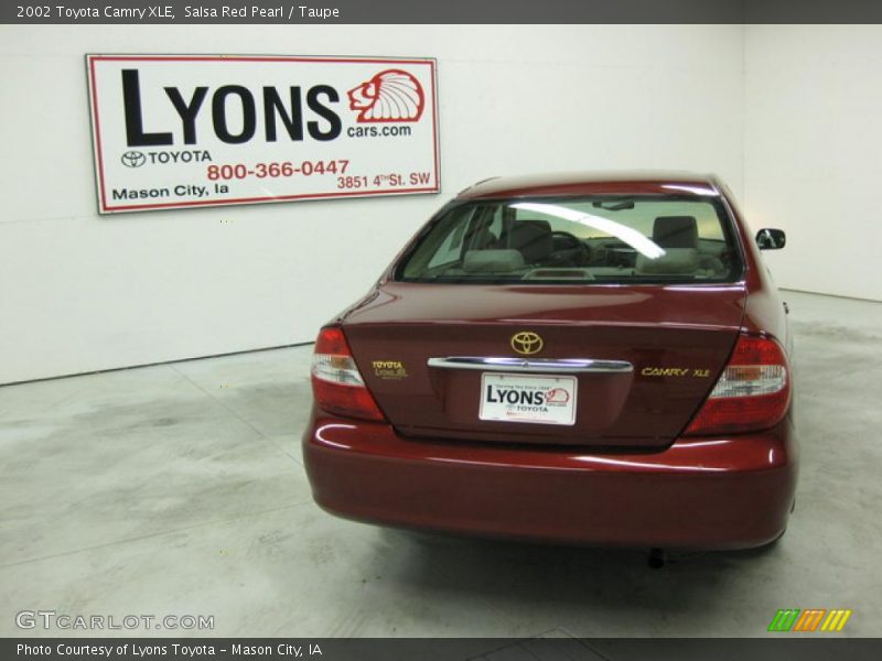 Salsa Red Pearl / Taupe 2002 Toyota Camry XLE