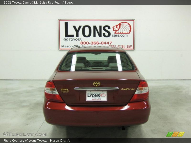Salsa Red Pearl / Taupe 2002 Toyota Camry XLE
