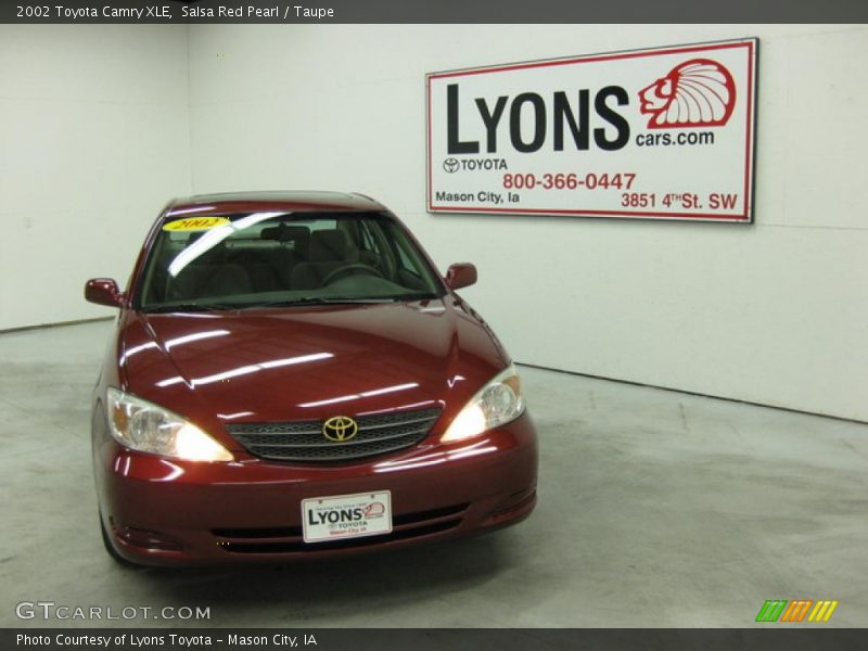 Salsa Red Pearl / Taupe 2002 Toyota Camry XLE