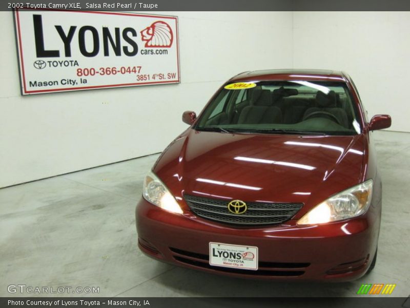 Salsa Red Pearl / Taupe 2002 Toyota Camry XLE