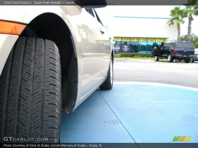 Dune Pearl Metallic / Camel 2006 Ford Fusion S