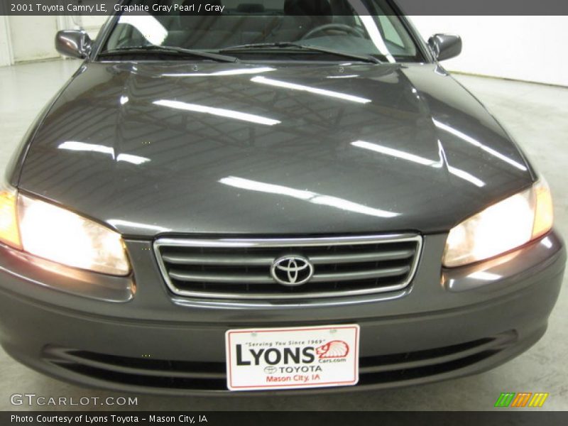 Graphite Gray Pearl / Gray 2001 Toyota Camry LE