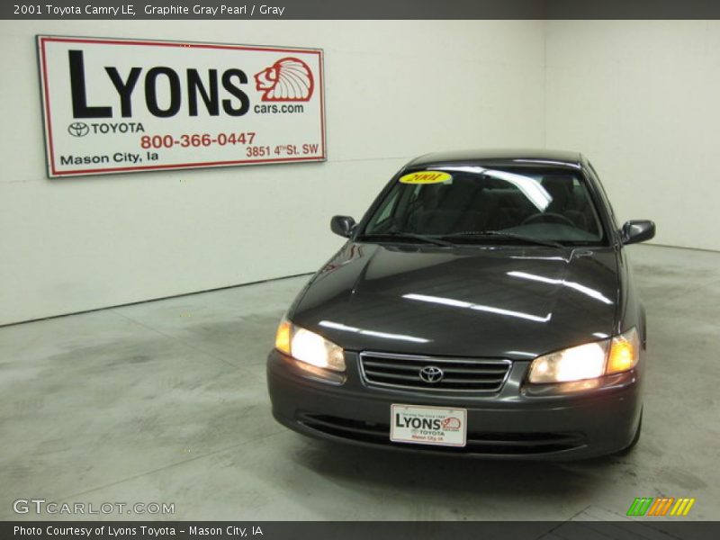 Graphite Gray Pearl / Gray 2001 Toyota Camry LE