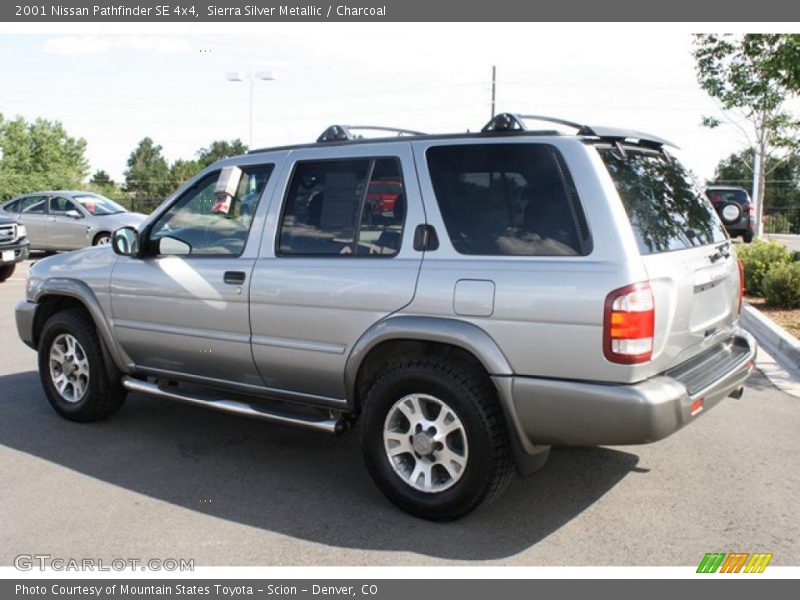 Sierra Silver Metallic / Charcoal 2001 Nissan Pathfinder SE 4x4