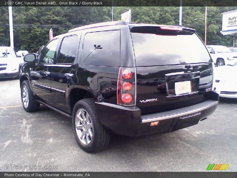 Onyx Black / Ebony Black 2007 GMC Yukon Denali AWD