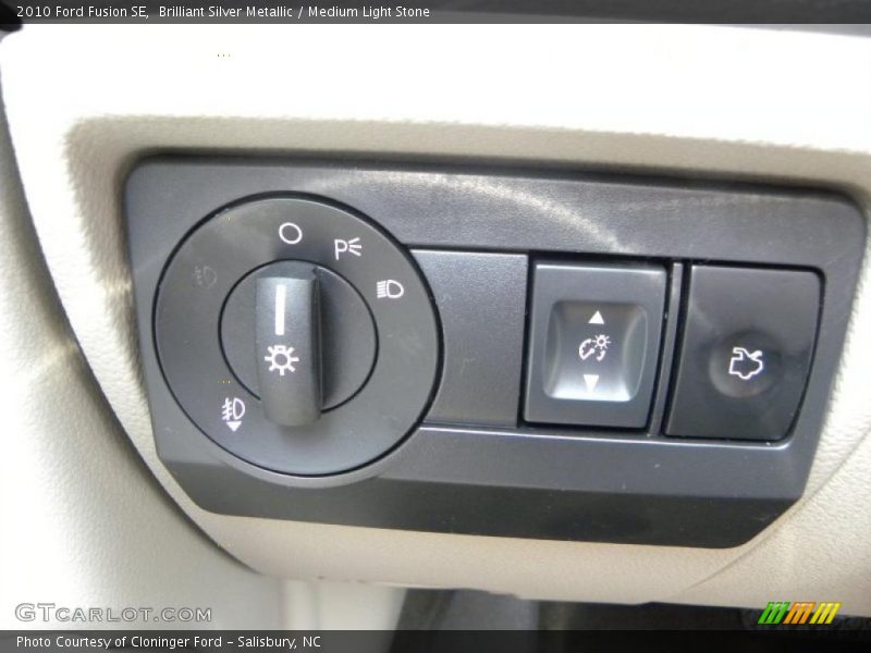Brilliant Silver Metallic / Medium Light Stone 2010 Ford Fusion SE