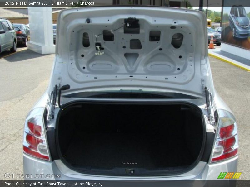 Brilliant Silver / Charcoal 2009 Nissan Sentra 2.0