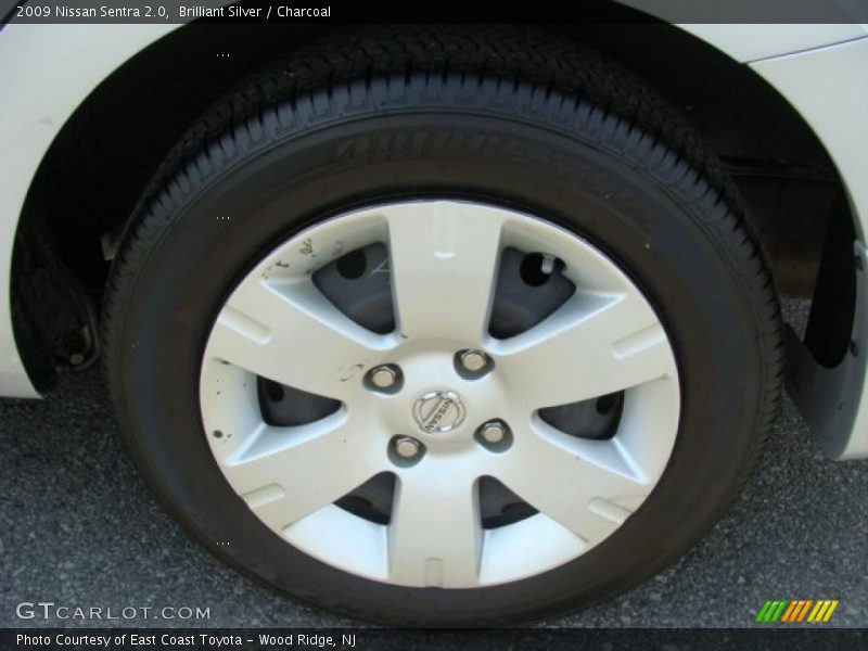 Brilliant Silver / Charcoal 2009 Nissan Sentra 2.0