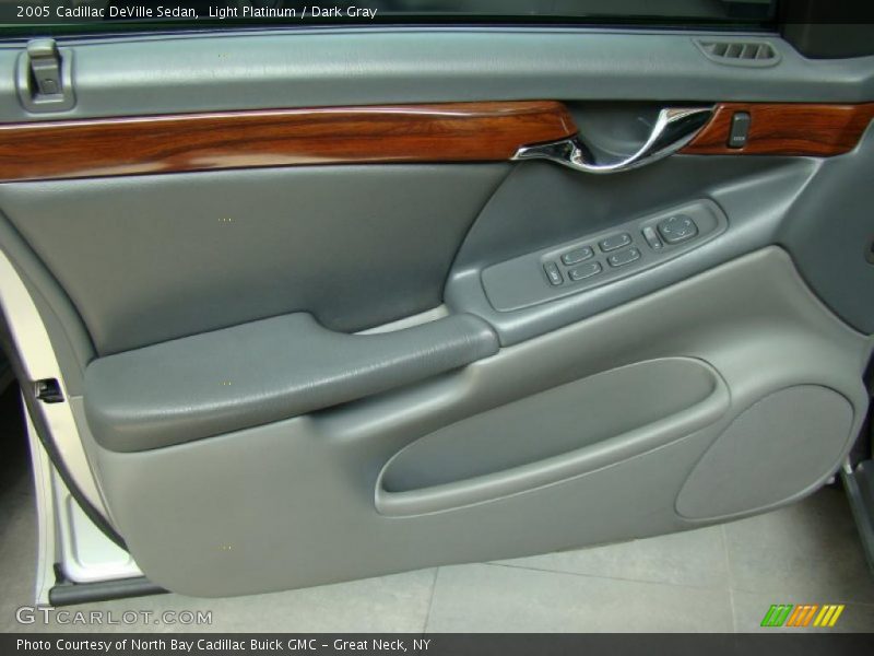 Light Platinum / Dark Gray 2005 Cadillac DeVille Sedan