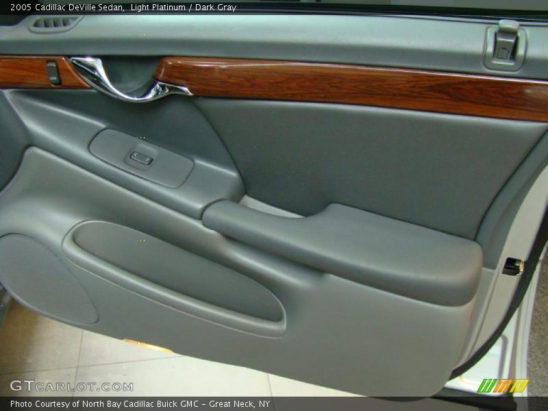 Light Platinum / Dark Gray 2005 Cadillac DeVille Sedan