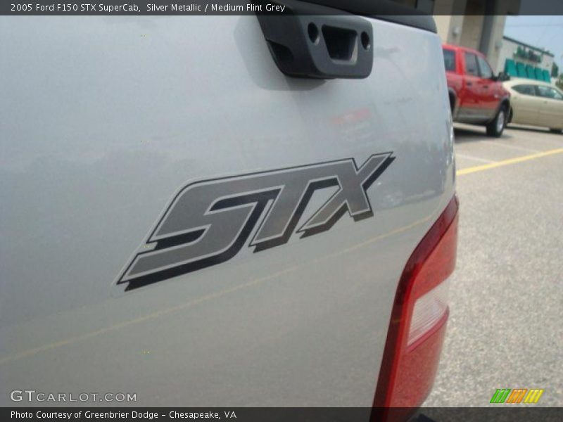 Silver Metallic / Medium Flint Grey 2005 Ford F150 STX SuperCab