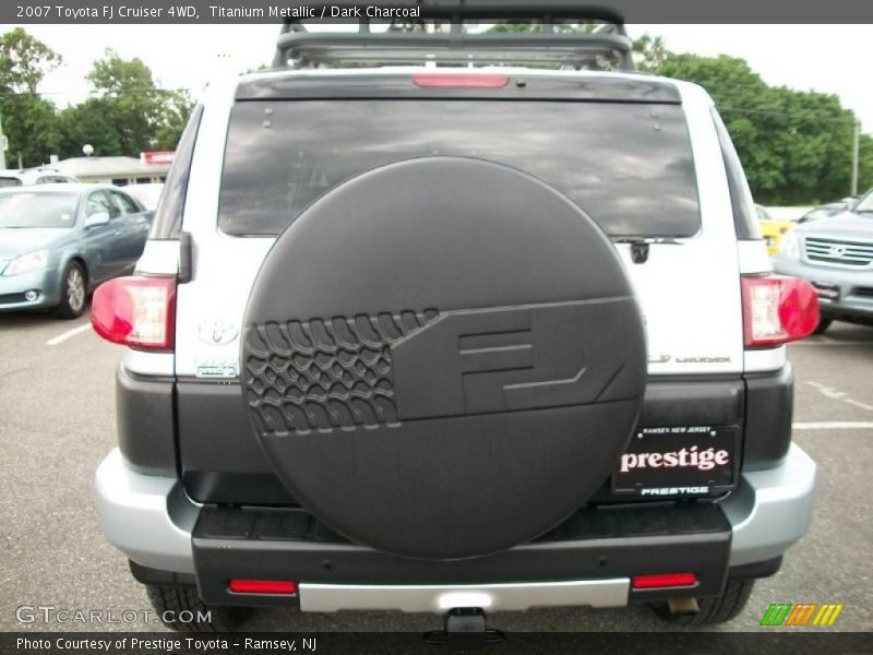 Titanium Metallic / Dark Charcoal 2007 Toyota FJ Cruiser 4WD