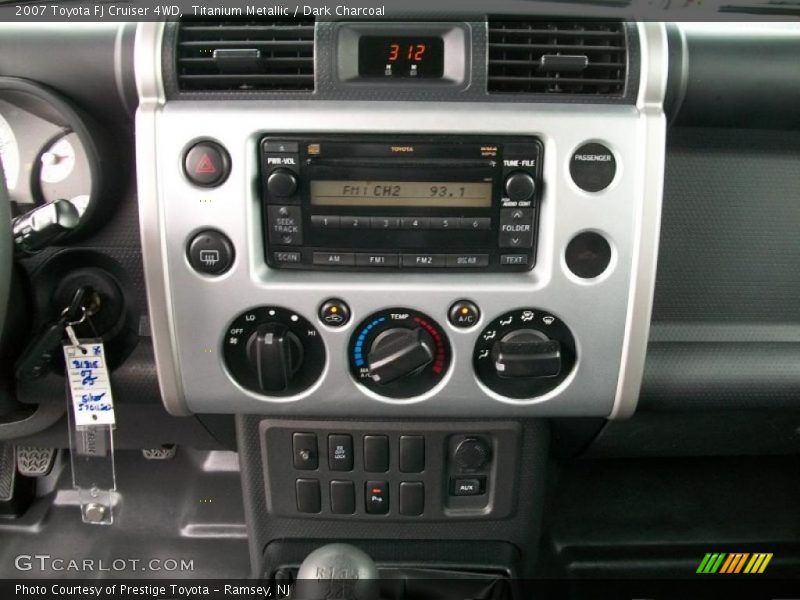 Titanium Metallic / Dark Charcoal 2007 Toyota FJ Cruiser 4WD