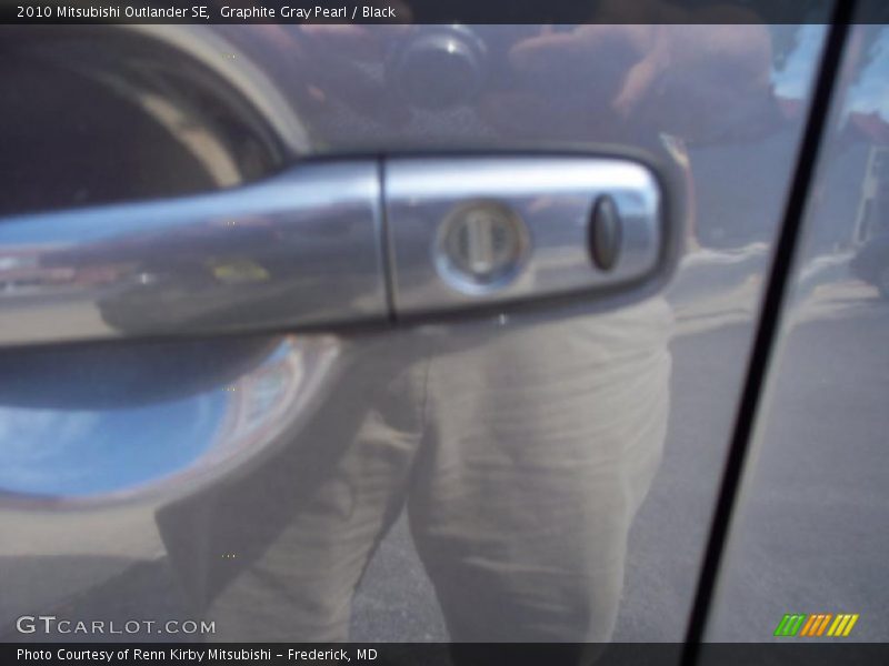 Graphite Gray Pearl / Black 2010 Mitsubishi Outlander SE