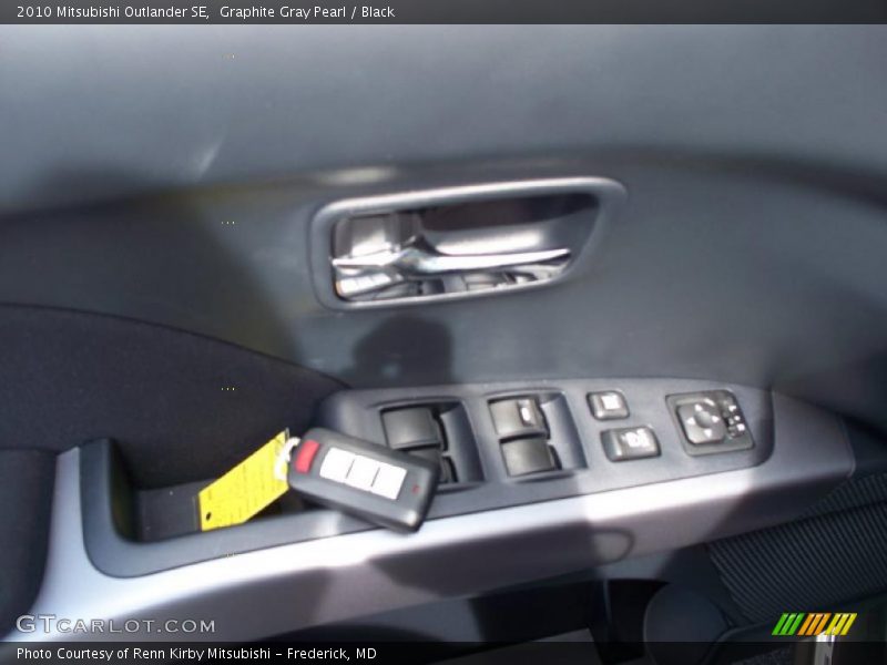 Graphite Gray Pearl / Black 2010 Mitsubishi Outlander SE