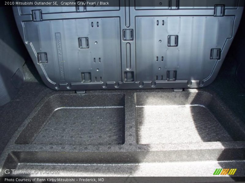 Graphite Gray Pearl / Black 2010 Mitsubishi Outlander SE
