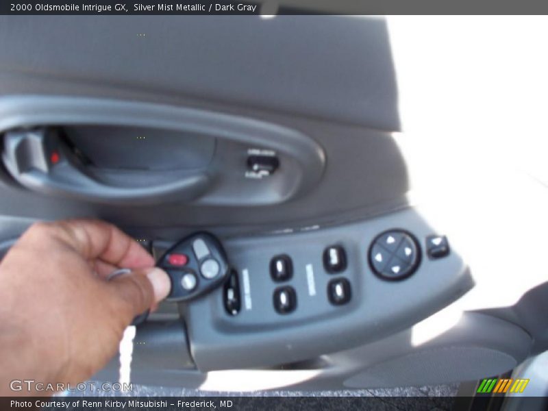 Silver Mist Metallic / Dark Gray 2000 Oldsmobile Intrigue GX