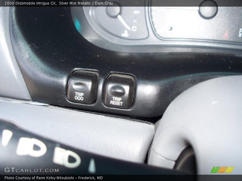 Silver Mist Metallic / Dark Gray 2000 Oldsmobile Intrigue GX