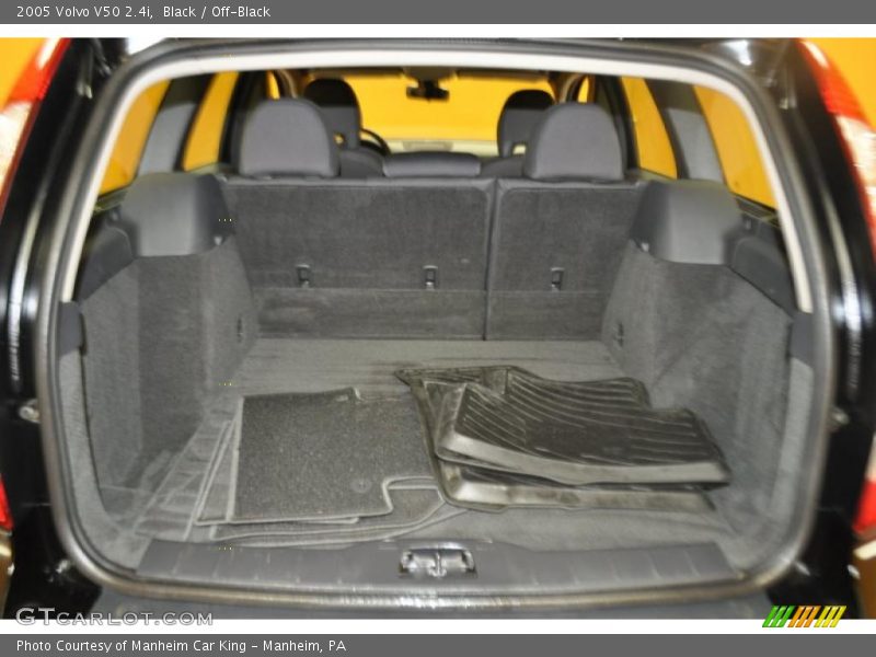 Black / Off-Black 2005 Volvo V50 2.4i