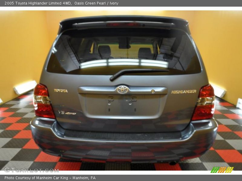 Oasis Green Pearl / Ivory 2005 Toyota Highlander Limited 4WD