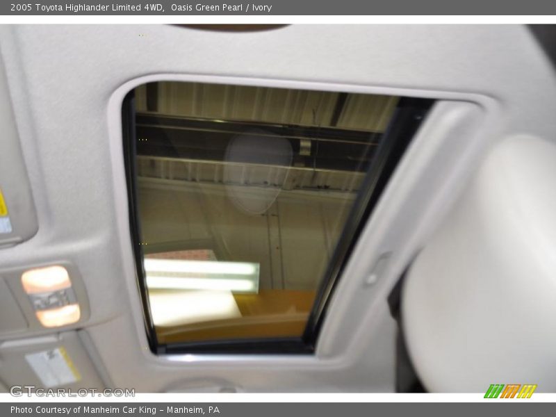 Oasis Green Pearl / Ivory 2005 Toyota Highlander Limited 4WD