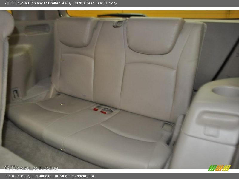 Oasis Green Pearl / Ivory 2005 Toyota Highlander Limited 4WD