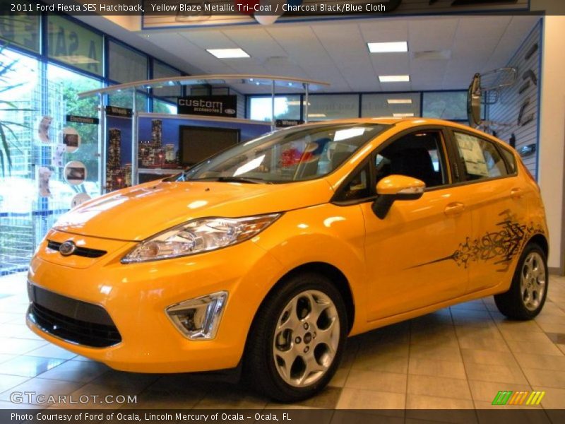 Yellow Blaze Metallic Tri-Coat / Charcoal Black/Blue Cloth 2011 Ford Fiesta SES Hatchback