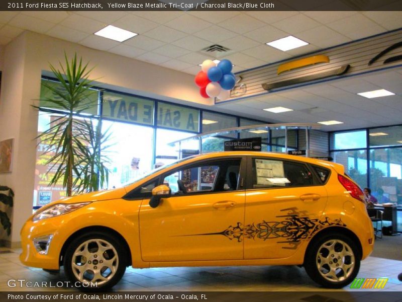 Yellow Blaze Metallic Tri-Coat / Charcoal Black/Blue Cloth 2011 Ford Fiesta SES Hatchback